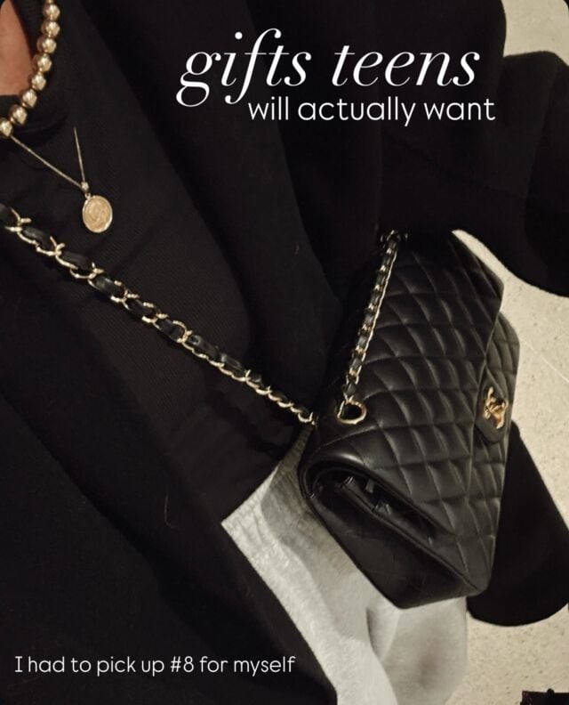 Comment &ldquo;PLEASE SEND&rdquo; and I&rsquo;ll send you these last minute gift ideas for teens that will arrive on time for Christmas! ❤️🙌🏼 I had to pick up slide # 8 for myself it&rsquo;s sooo cozy and definitely giving Ralph Lauren vibes xx 

You must be following me @stylinbyaylin to receive a DM 

#stylinbyaylin #teengifts #lastminutegifts